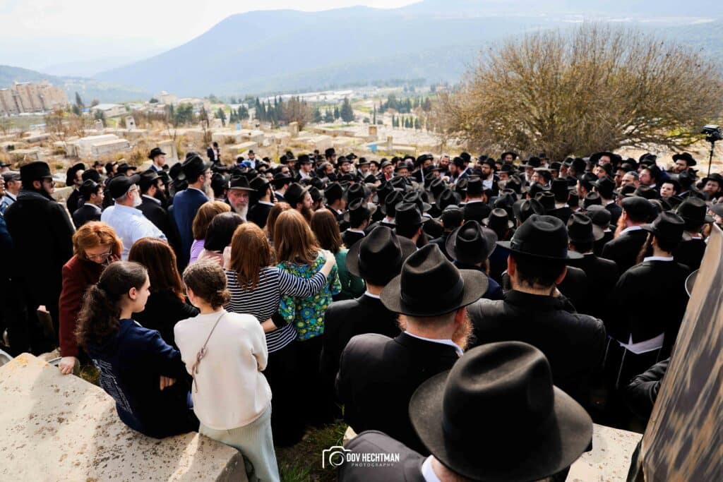 במעמד רבבות: ראש הישיבה הובא למנוחות - בניו הוכתרו למ"מ