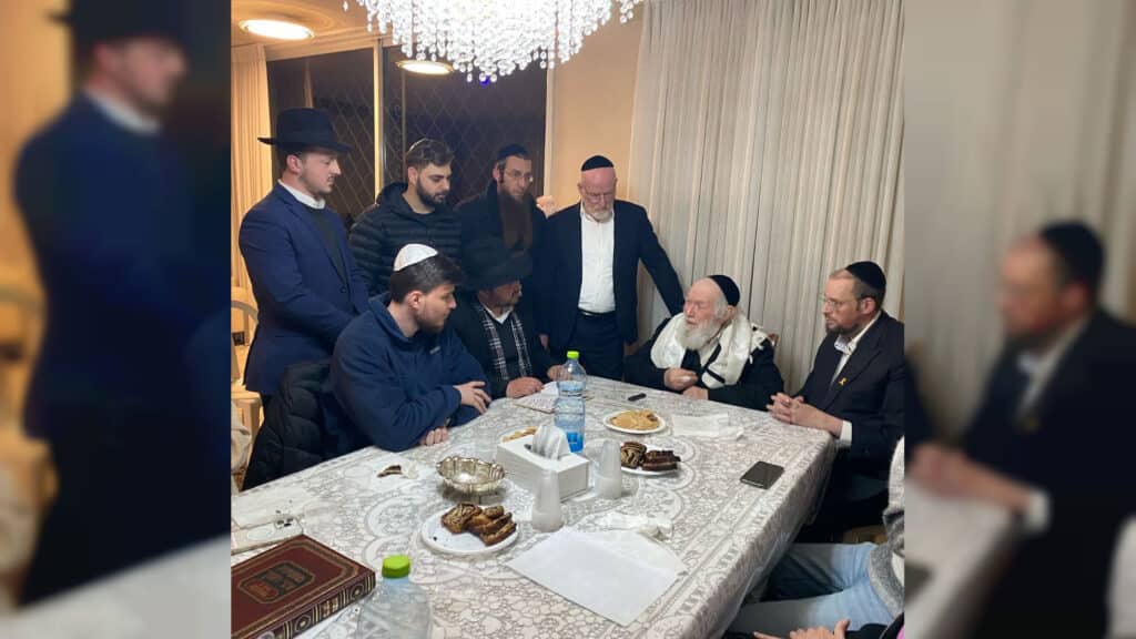 עמוד ההוראה נפגש עם שורד השבי ובירך שהחיינו בעודו פורץ בבכי