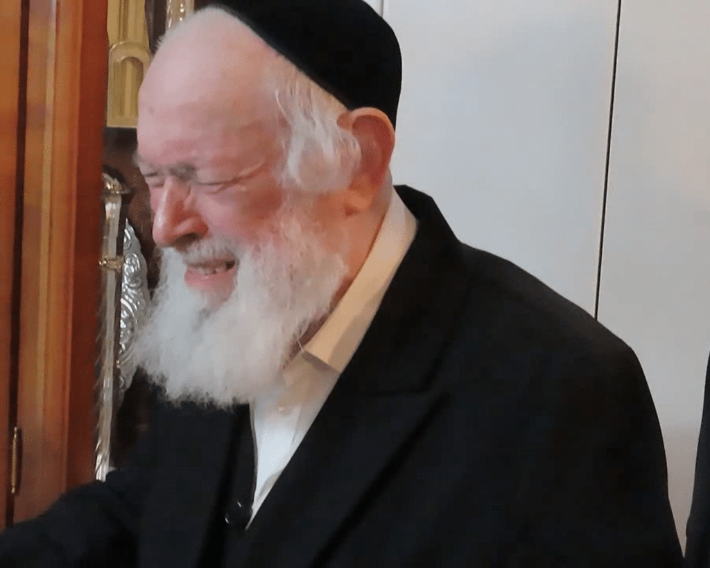 עמוד ההוראה נפגש עם שורד השבי ובירך שהחיינו בעודו פורץ בבכי