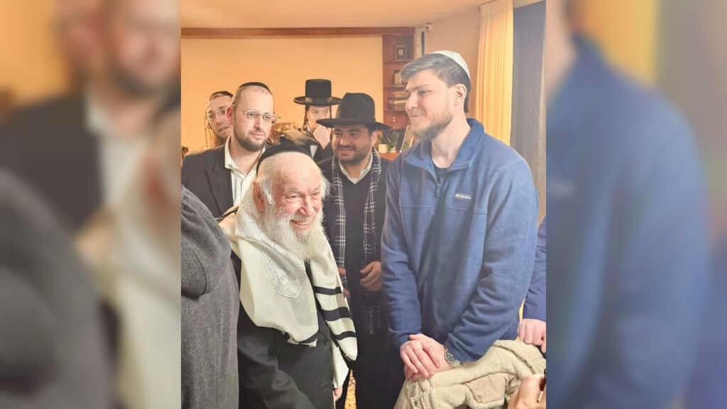 עמוד ההוראה נפגש עם שורד השבי ובירך שהחיינו בעודו פורץ בבכי