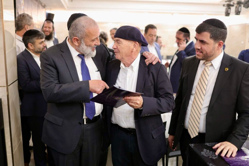 דרעי חשף: כך נלחמתי בליל התקציב מול פקידי האוצר דרעי חשף: כך נלחמתי בליל התקציב מול פקידי האוצר