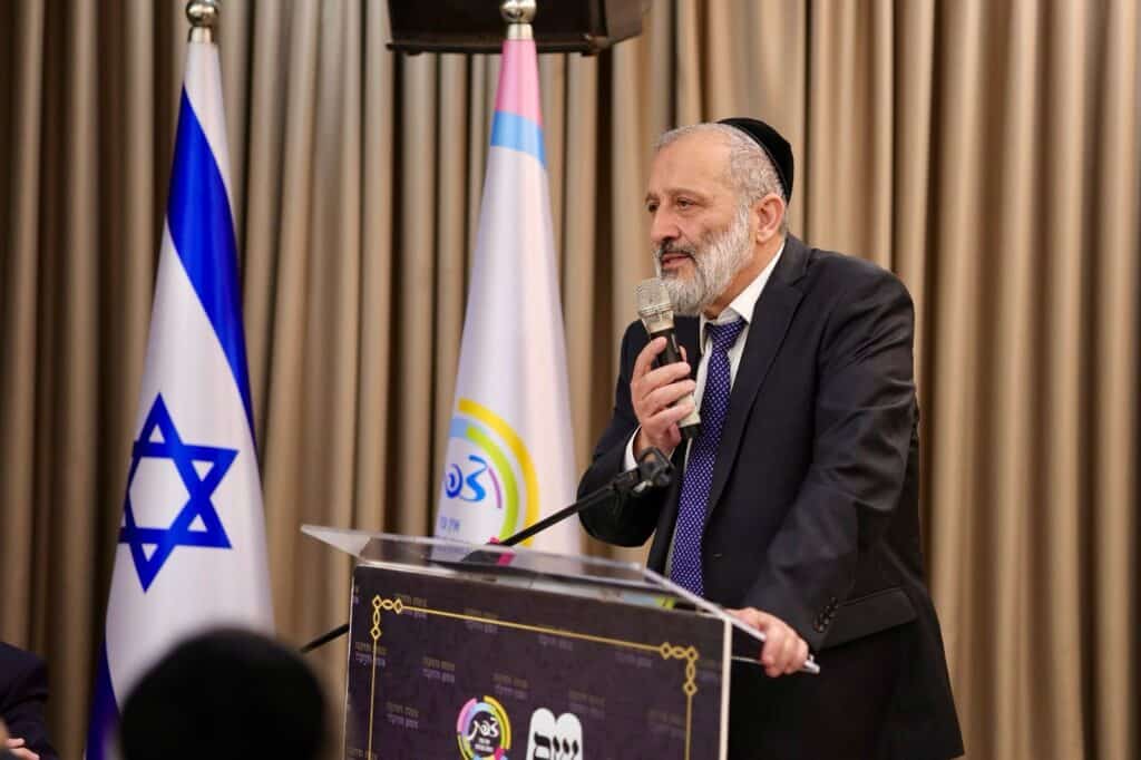 דרעי חשף: כך נלחמתי בליל התקציב מול פקידי האוצר דרעי חשף: כך נלחמתי בליל התקציב מול פקידי האוצר