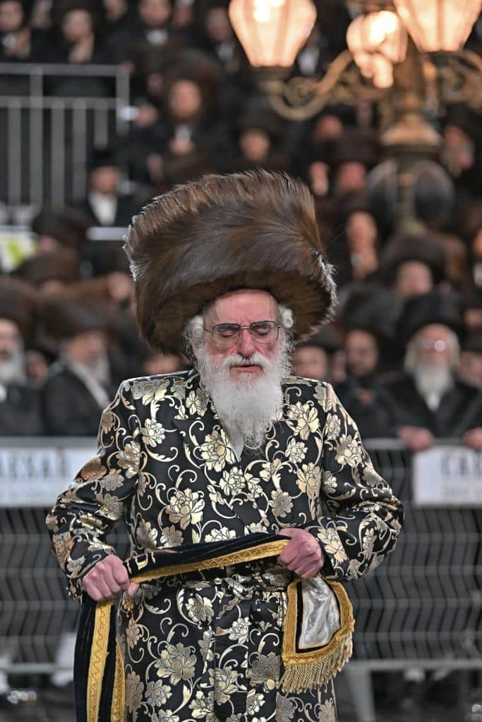 אלפים בשמחת בית ויז'ניץ ופרמישלאן  במתחם הדי סיטי בירושלים