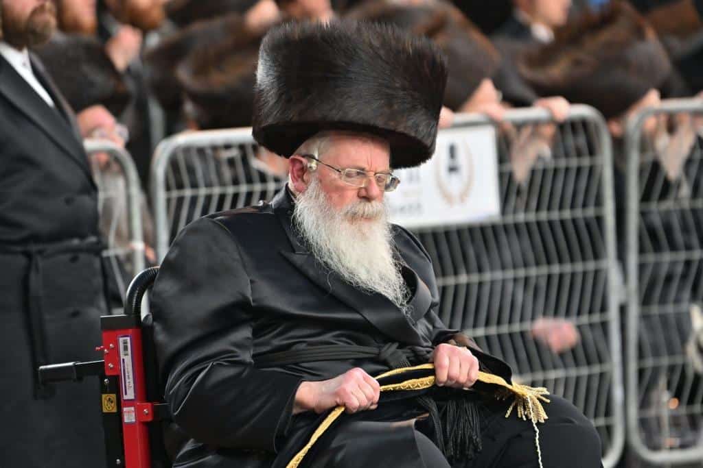 אלפים בשמחת בית ויז'ניץ ופרמישלאן  במתחם הדי סיטי בירושלים