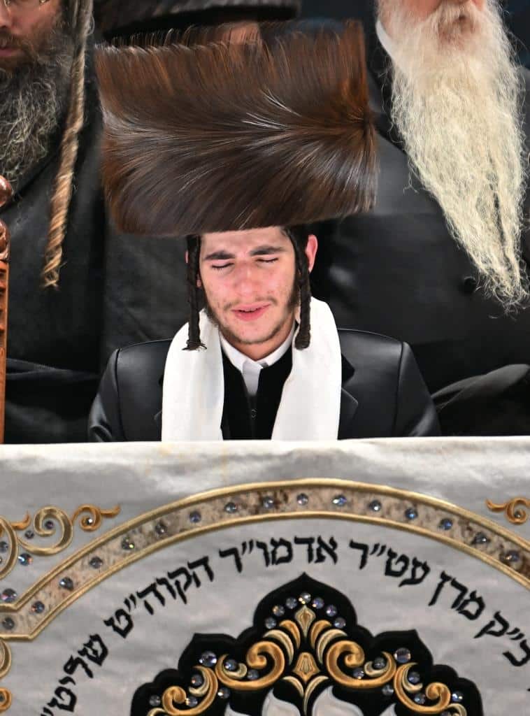 אלפים בשמחת בית ויז'ניץ ופרמישלאן  במתחם הדי סיטי בירושלים