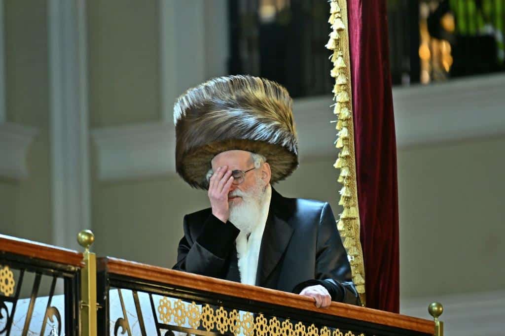 אלפים בשמחת בית ויז'ניץ ופרמישלאן  במתחם הדי סיטי בירושלים