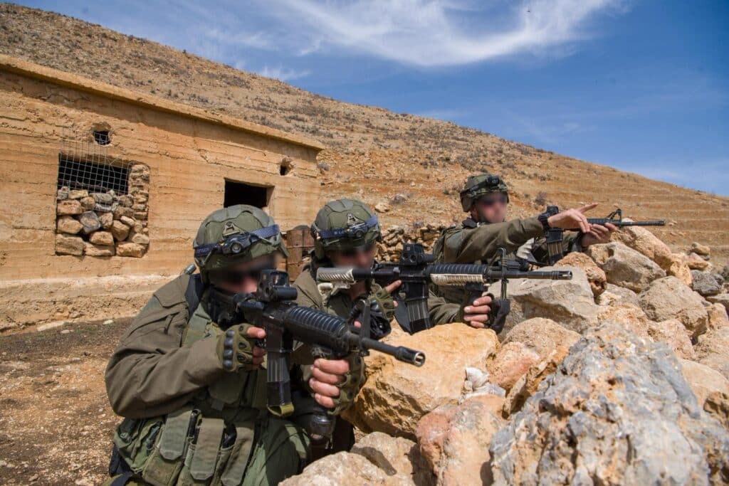 צפו בתיעוד: צה"ל פשט על מוצבי צבא סוריה בכתר החרמון