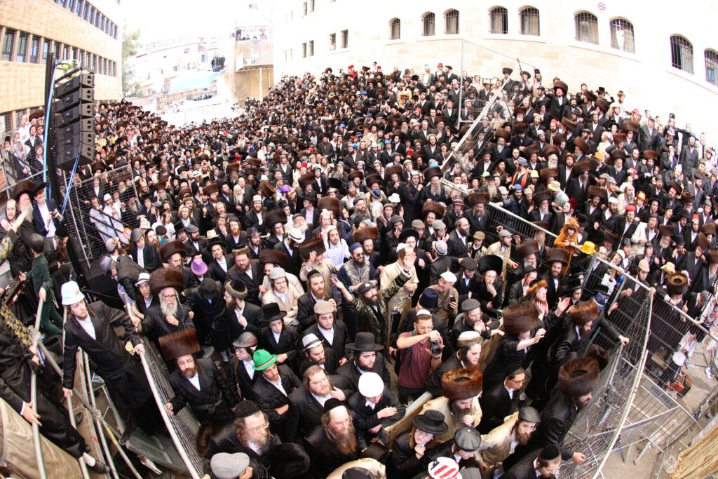גלריה: אלפים במשתה היין של זקן רבני ברסלב הגרי"מ שכטר