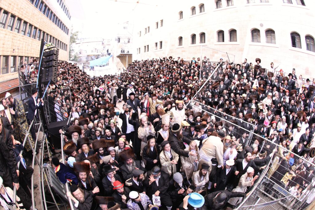 גלריה: אלפים במשתה היין של זקן רבני ברסלב הגרי"מ שכטר