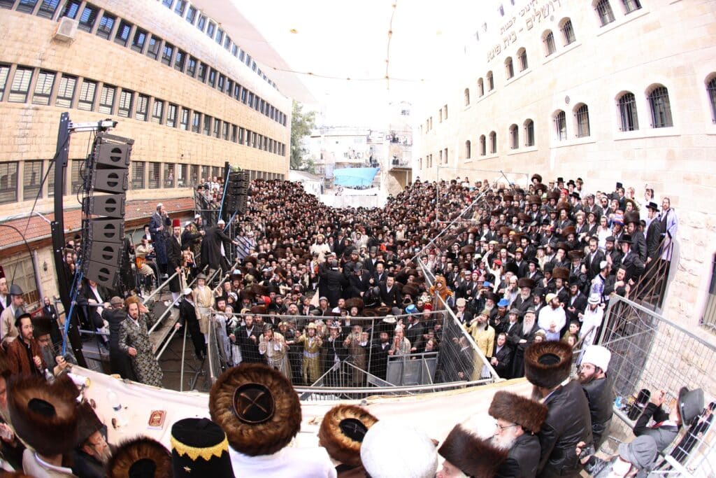 גלריה: אלפים במשתה היין של זקן רבני ברסלב הגרי"מ שכטר