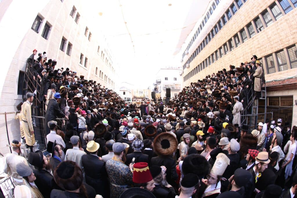 גלריה: אלפים במשתה היין של זקן רבני ברסלב הגרי"מ שכטר