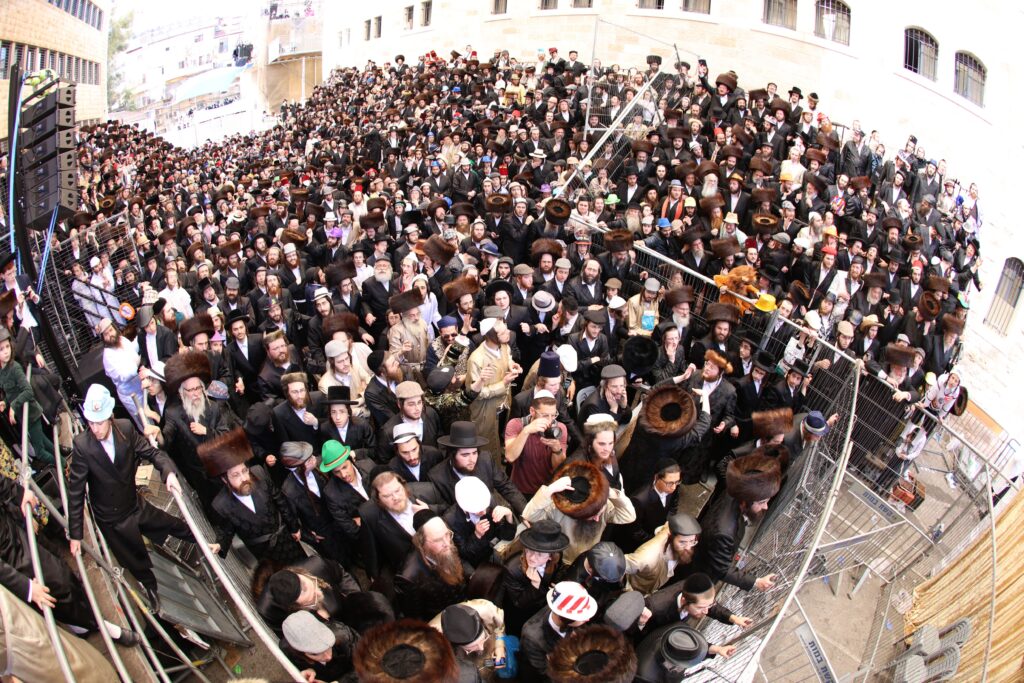 גלריה: אלפים במשתה היין של זקן רבני ברסלב הגרי"מ שכטר