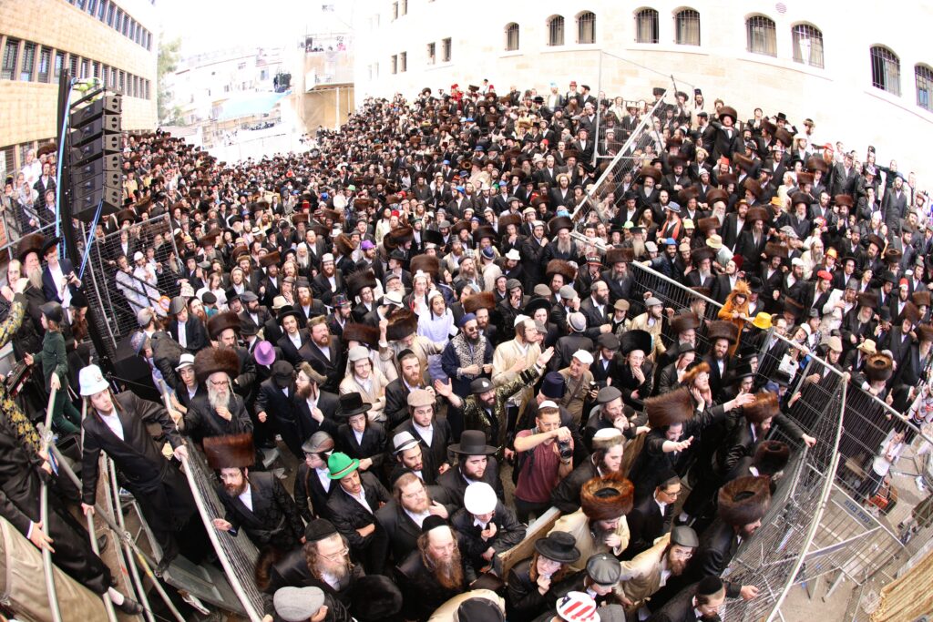 גלריה: אלפים במשתה היין של זקן רבני ברסלב הגרי"מ שכטר