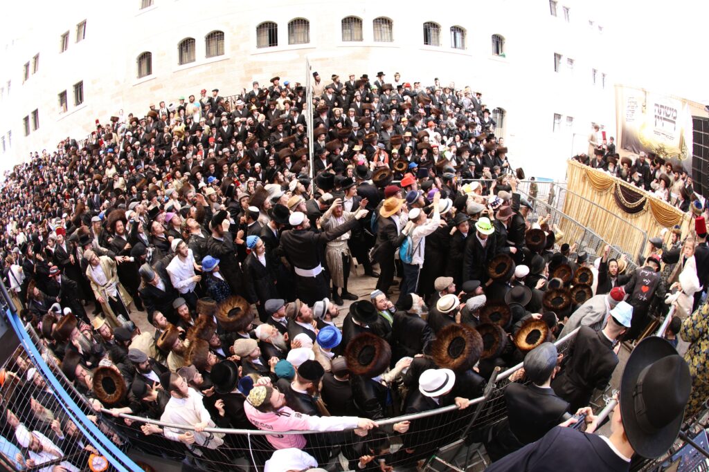 גלריה: אלפים במשתה היין של זקן רבני ברסלב הגרי"מ שכטר