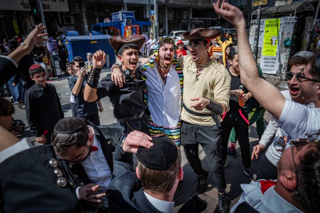 בעין המצלמה: הצלמים תיעדו את חג הפורים בבני ברק