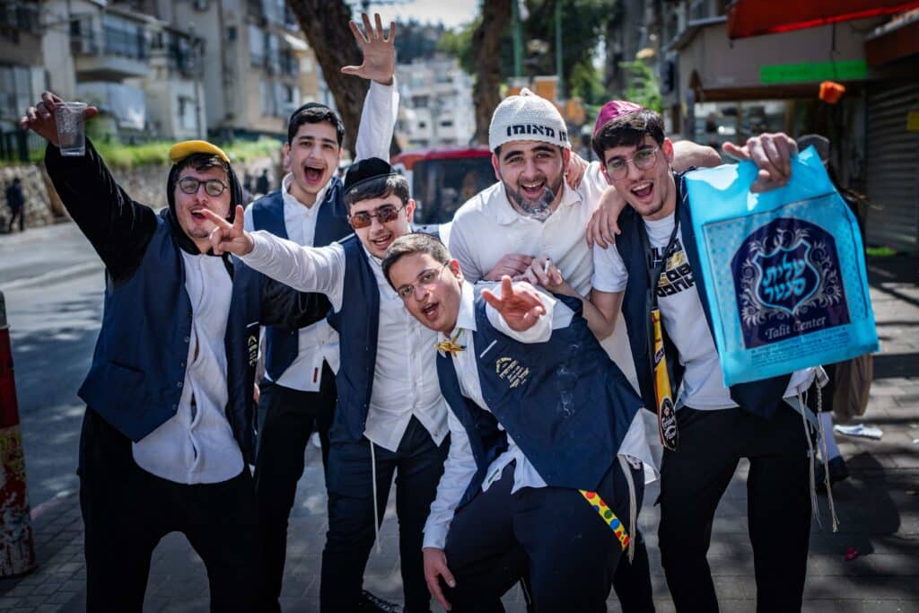 בעין המצלמה: הצלמים תיעדו את חג הפורים בבני ברק