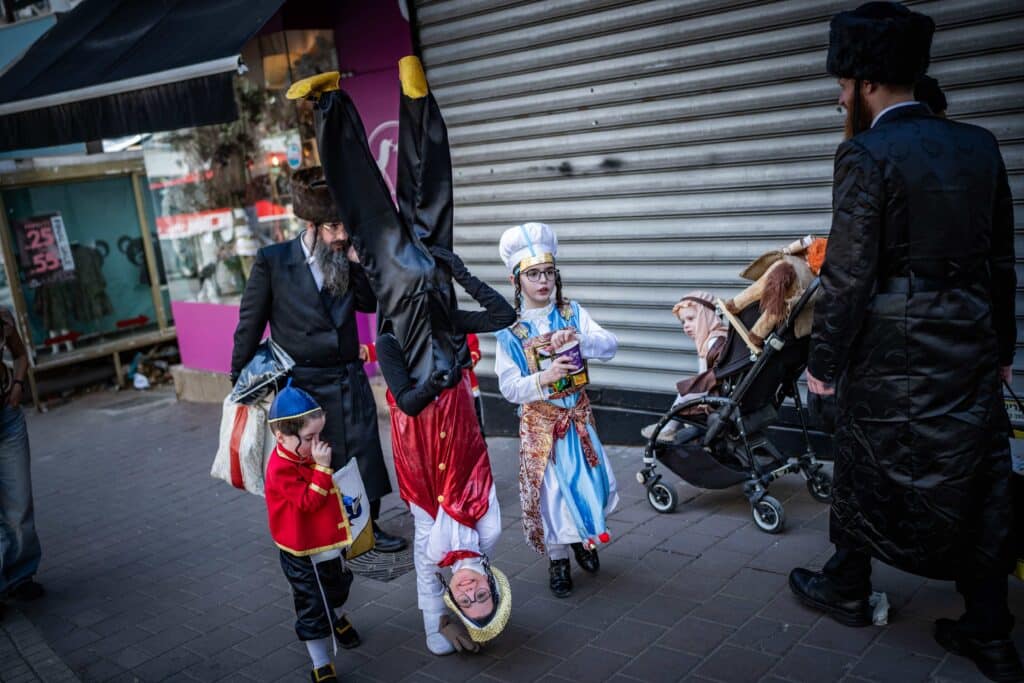בעין המצלמה: הצלמים תיעדו את חג הפורים בבני ברק