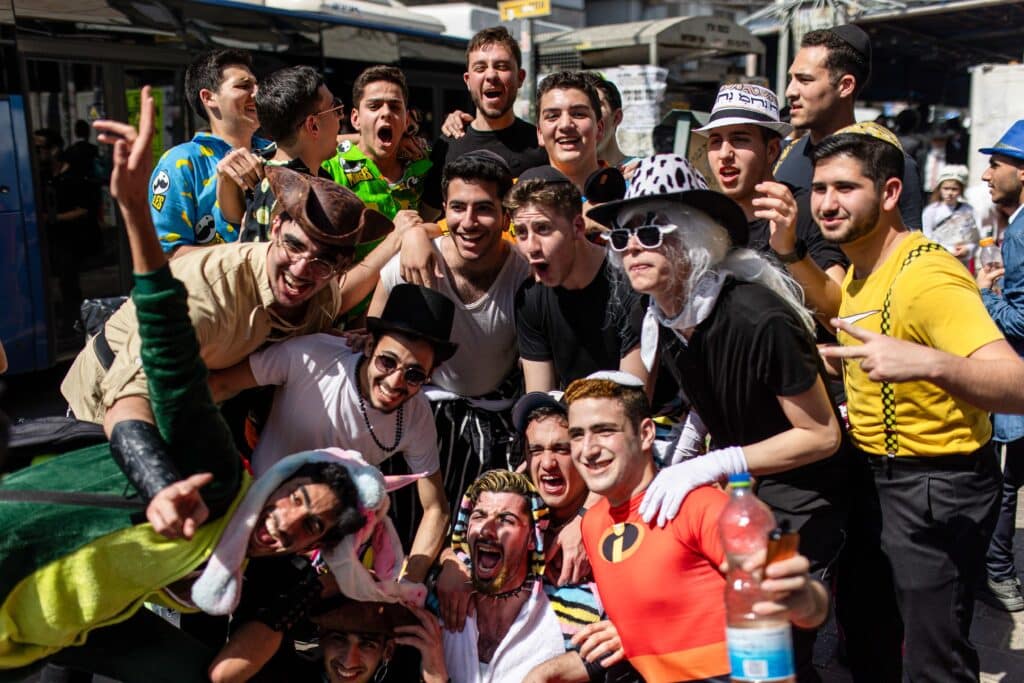 בעין המצלמה: הצלמים תיעדו את חג הפורים בבני ברק