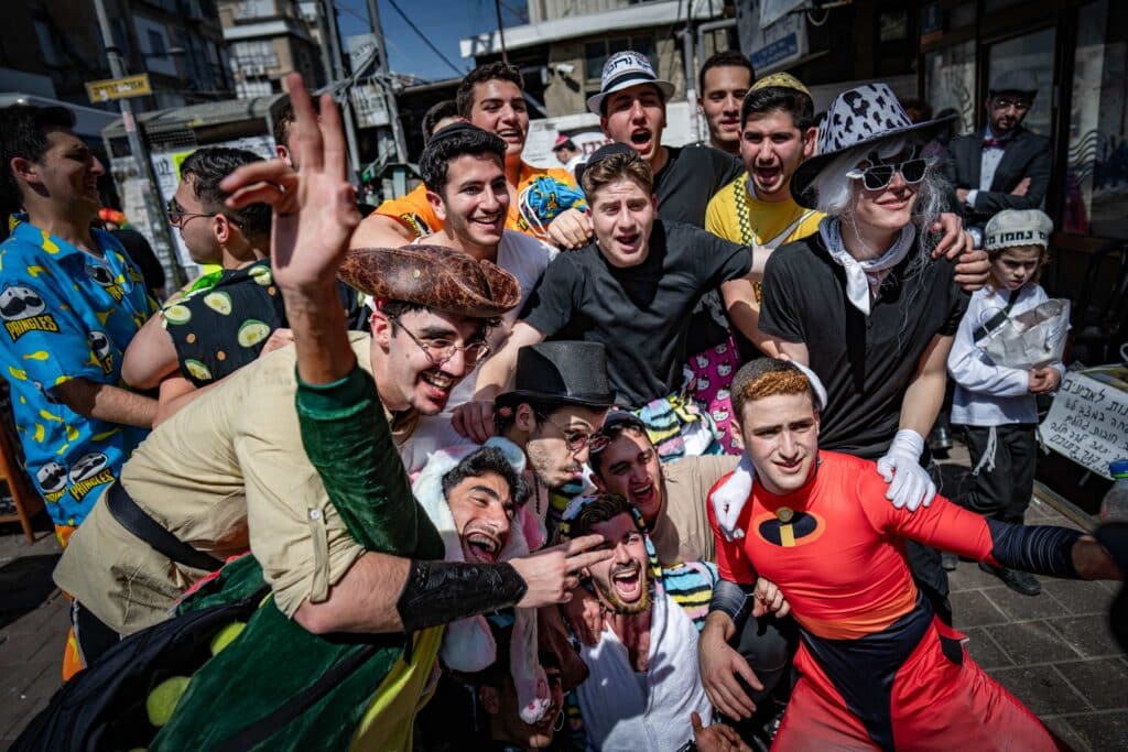 בעין המצלמה: הצלמים תיעדו את חג הפורים בבני ברק