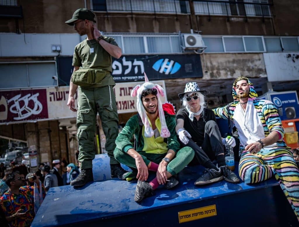 בעין המצלמה: הצלמים תיעדו את חג הפורים בבני ברק