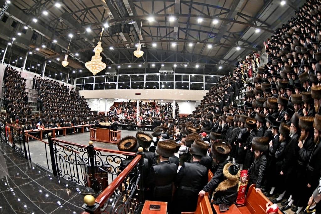 מקריאת המגילה ועד לפורים שפיל: פורים בחצר הקודש ויז'ניץ