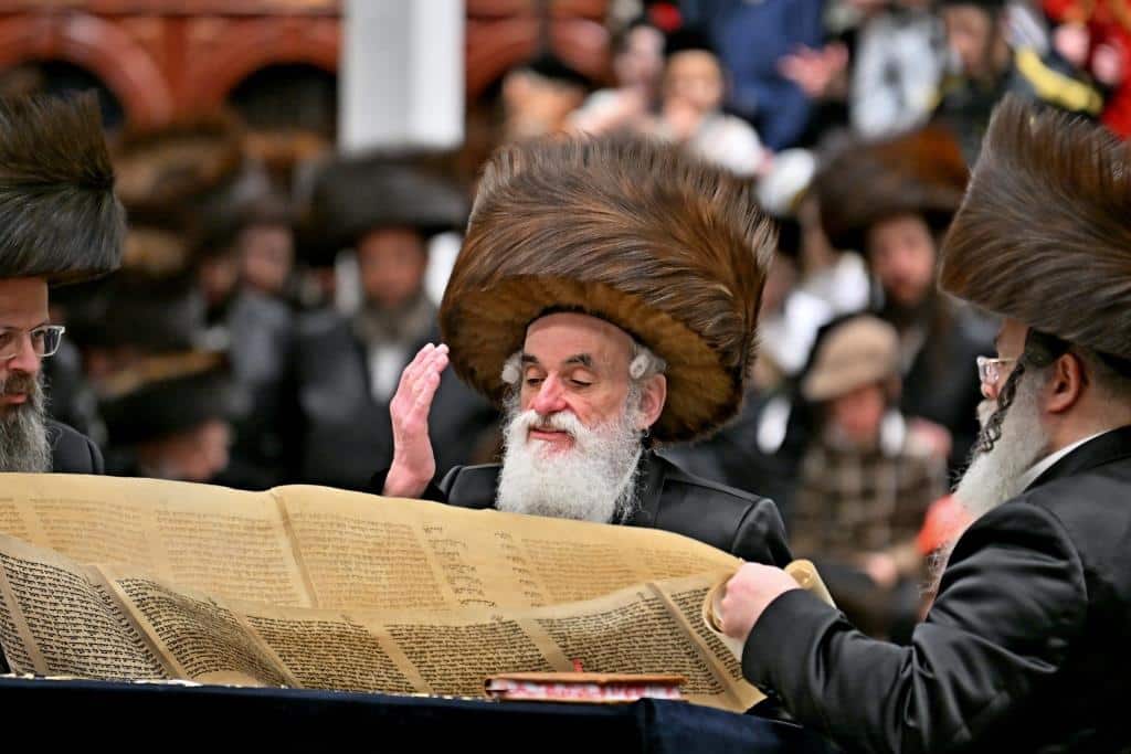 מקריאת המגילה ועד לפורים שפיל: פורים בחצר הקודש ויז'ניץ