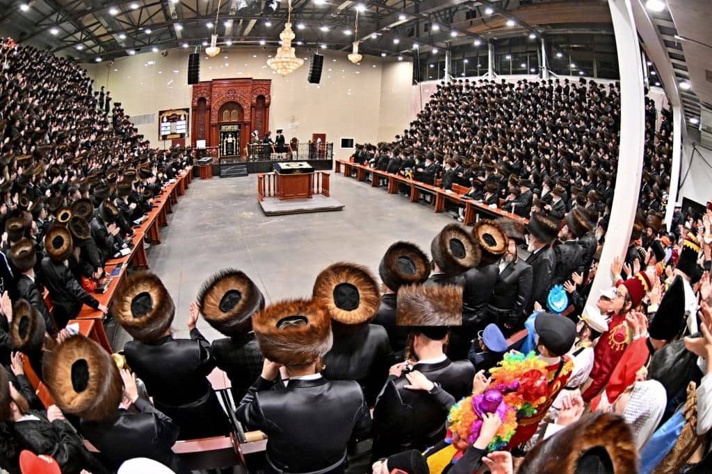 מקריאת המגילה ועד לפורים שפיל: פורים בחצר הקודש ויז'ניץ