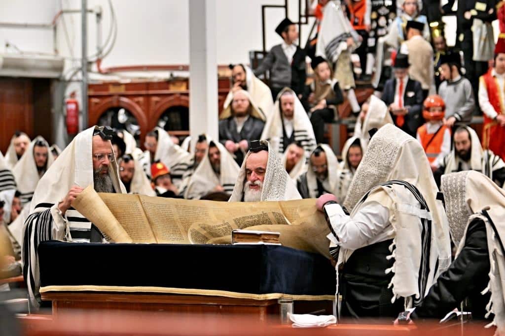 מקריאת המגילה ועד לפורים שפיל: פורים בחצר הקודש ויז'ניץ