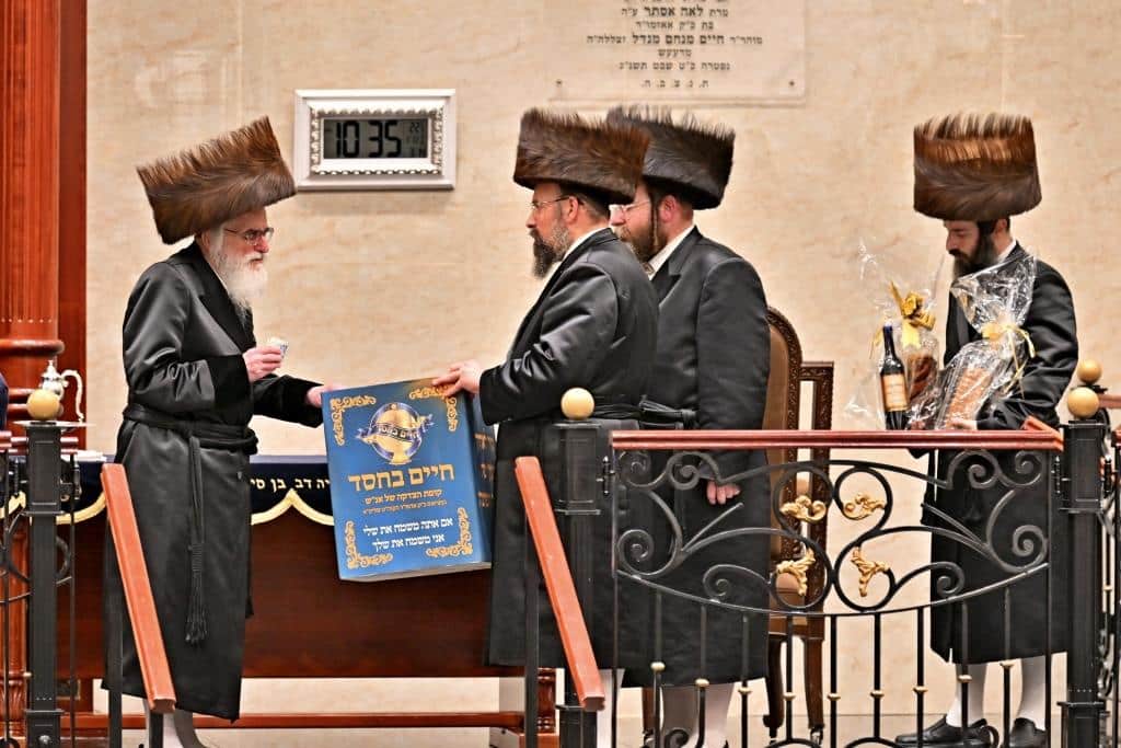 מקריאת המגילה ועד לפורים שפיל: פורים בחצר הקודש ויז'ניץ