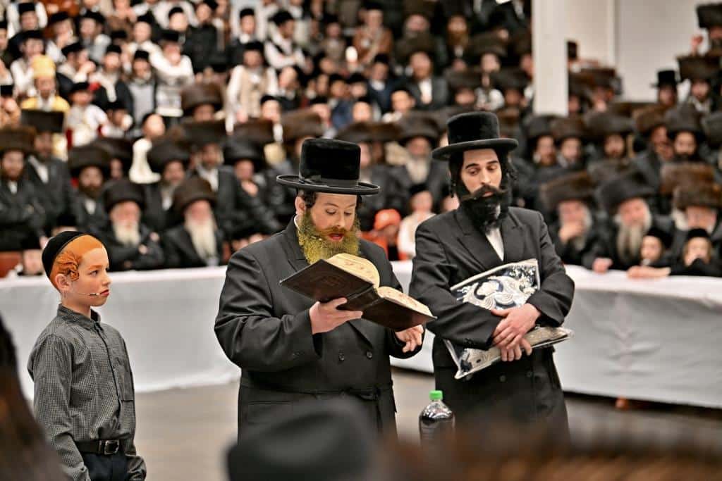 מקריאת המגילה ועד לפורים שפיל: פורים בחצר הקודש ויז'ניץ