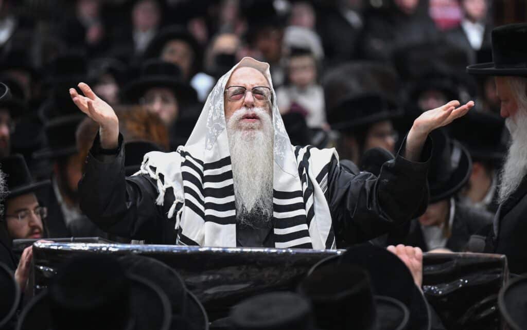 עם גלימת הראשון לציון: כך חגגו בצאנז את ימי הפורים