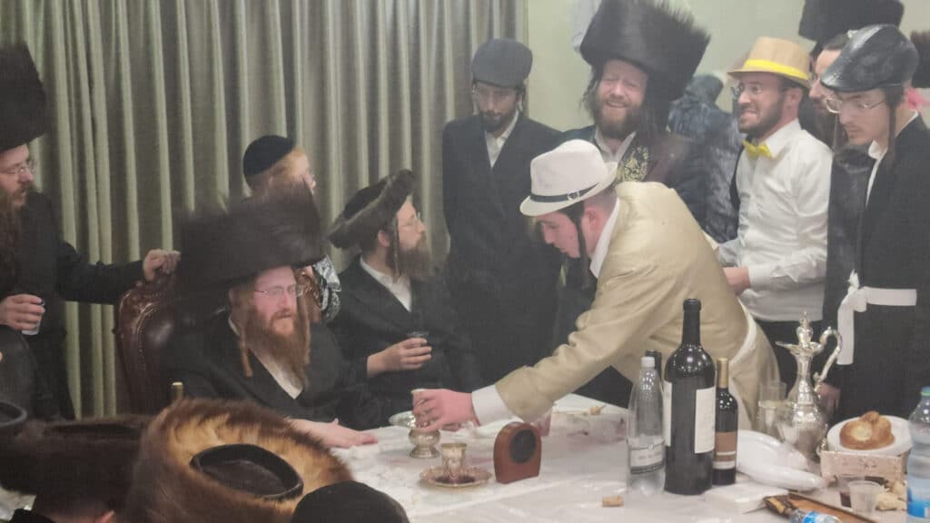 צפו בתיעוד ממשתה היין בפורים דמוקפין בחצר קאליב