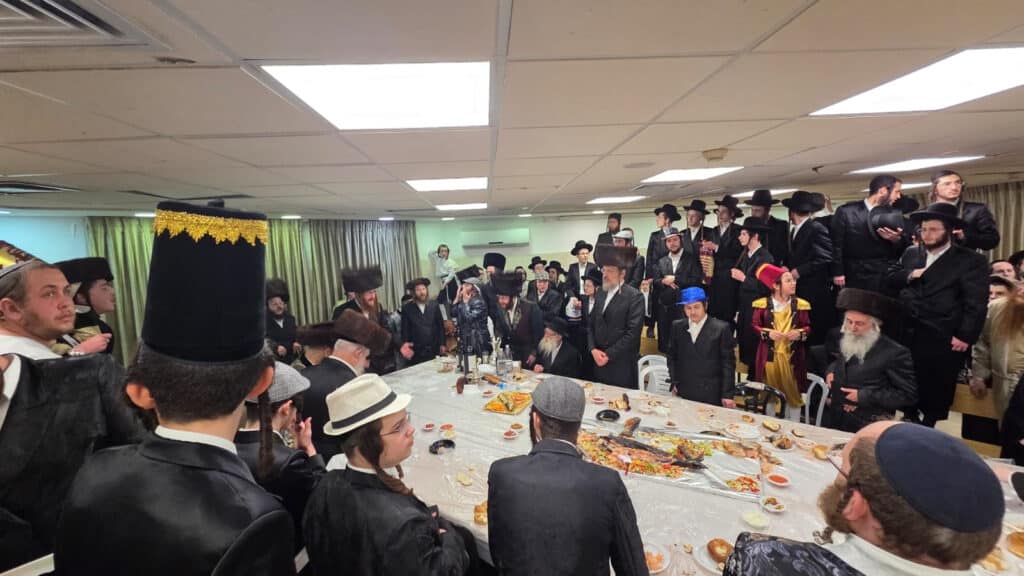 צפו בתיעוד ממשתה היין בפורים דמוקפין בחצר קאליב