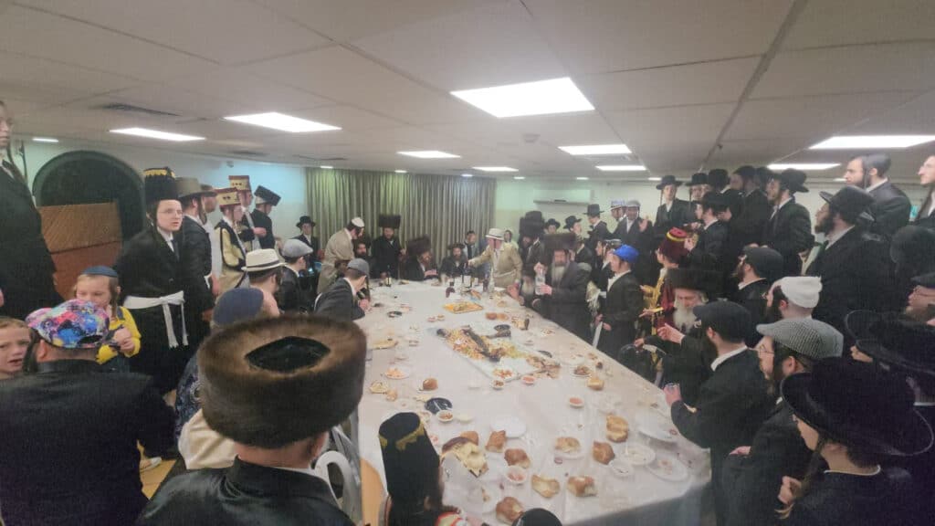 צפו בתיעוד ממשתה היין בפורים דמוקפין בחצר קאליב