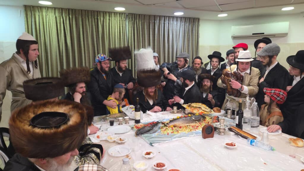 צפו בתיעוד ממשתה היין בפורים דמוקפין בחצר קאליב