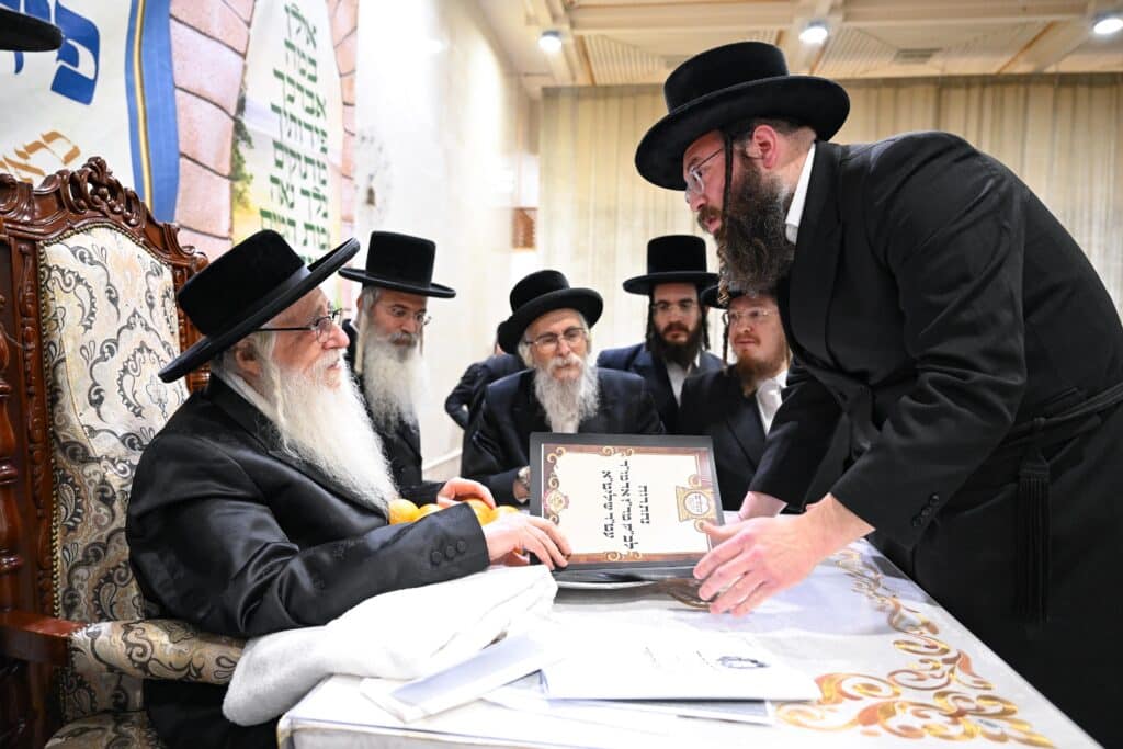 תלמידי הכיתות הגבוהות בצאנז עברו להתברך מהאדמו"ר