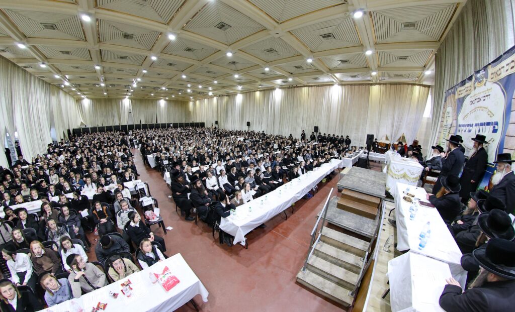 תלמידי הכיתות הגבוהות בצאנז עברו להתברך מהאדמו"ר