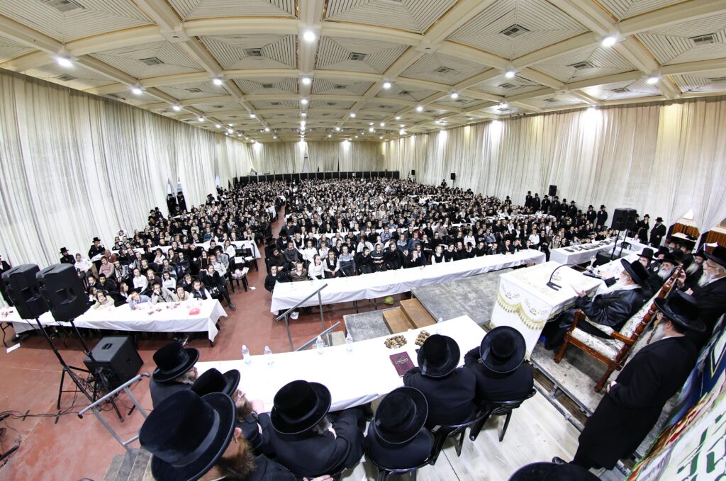 תלמידי הכיתות הגבוהות בצאנז עברו להתברך מהאדמו"ר