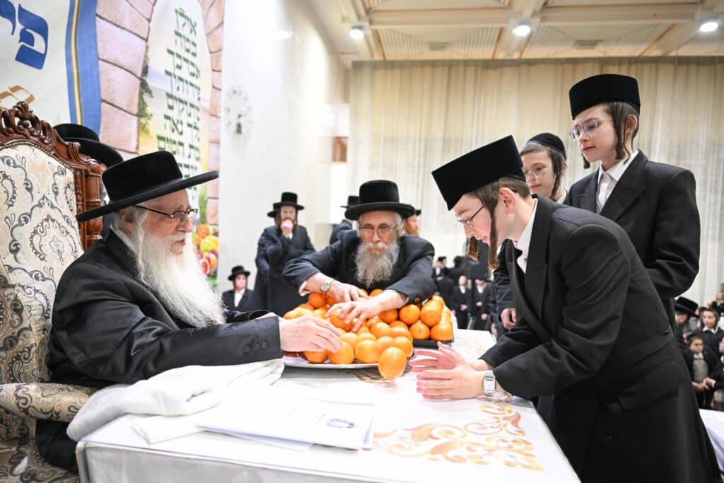 תלמידי הכיתות הגבוהות בצאנז עברו להתברך מהאדמו"ר