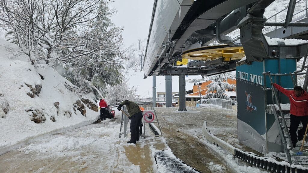 24 ס"מ במפלס התחתון: החרמון התכסה בשלג • תיעוד