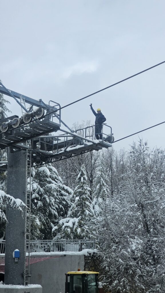 24 ס"מ במפלס התחתון: החרמון התכסה בשלג • תיעוד