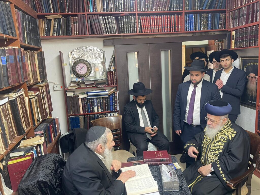 גלריה מסכמת: המונים עלו לנחם את רבני משפחת בן שמעון