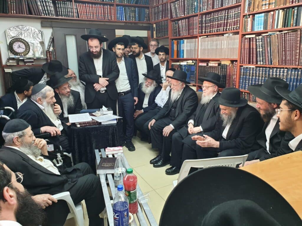 גלריה מסכמת: המונים עלו לנחם את רבני משפחת בן שמעון