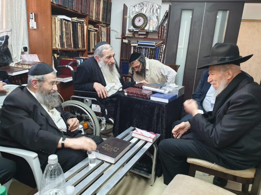 גלריה מסכמת: המונים עלו לנחם את רבני משפחת בן שמעון