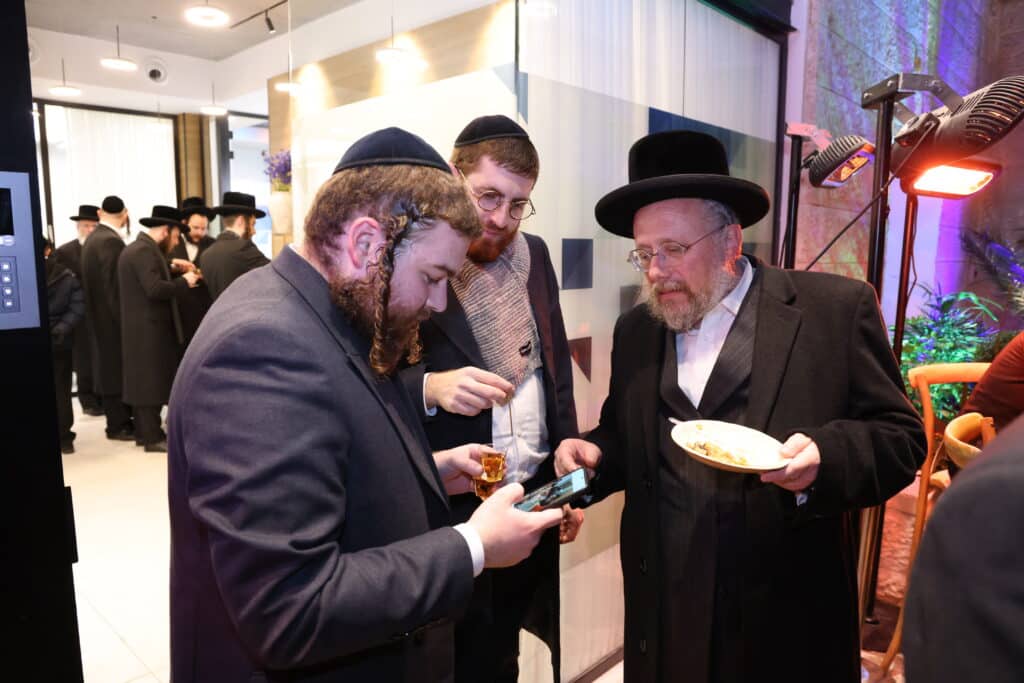 עורכי הדין אהרן פינק ואברהם זינגר חנכו את המשרדים החדשים בירושלים