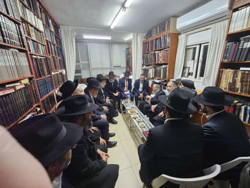 גלריה מסכמת: המונים עלו לנחם את רבני משפחת בן שמעון