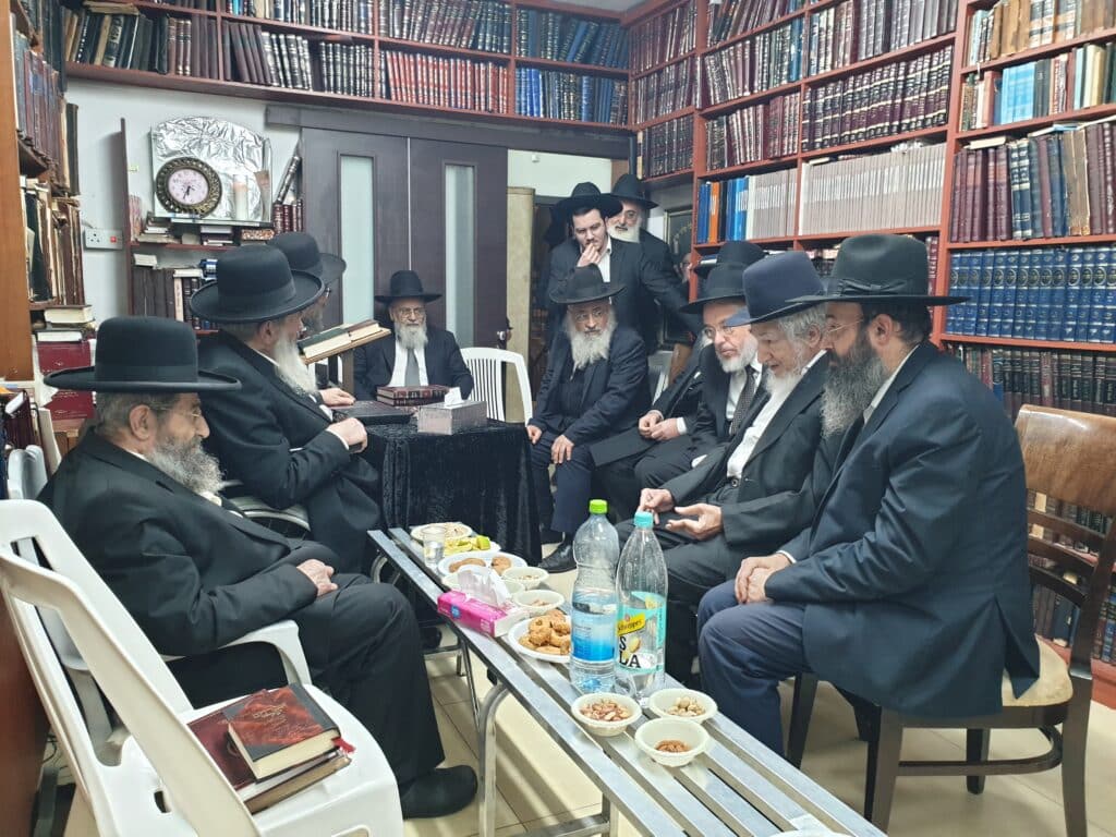 גלריה מסכמת: המונים עלו לנחם את רבני משפחת בן שמעון