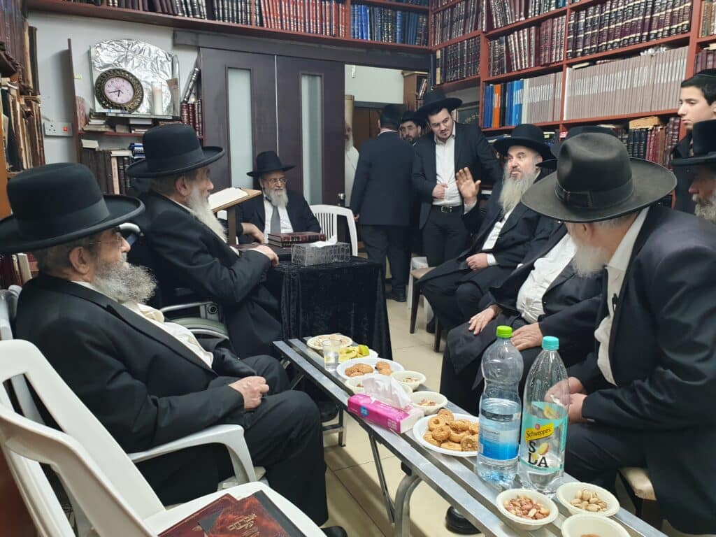 גלריה מסכמת: המונים עלו לנחם את רבני משפחת בן שמעון