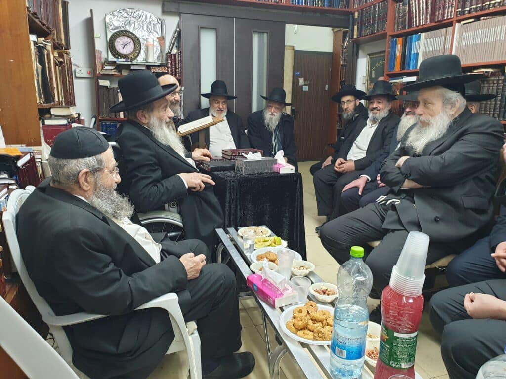 גלריה מסכמת: המונים עלו לנחם את רבני משפחת בן שמעון