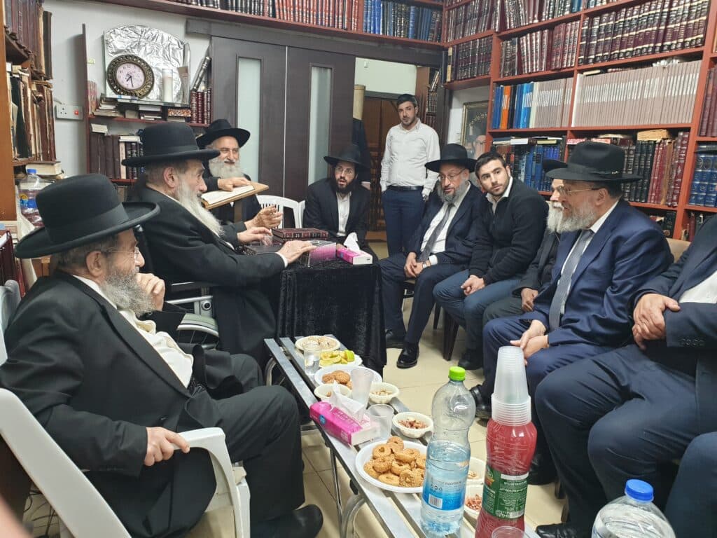 גלריה מסכמת: המונים עלו לנחם את רבני משפחת בן שמעון